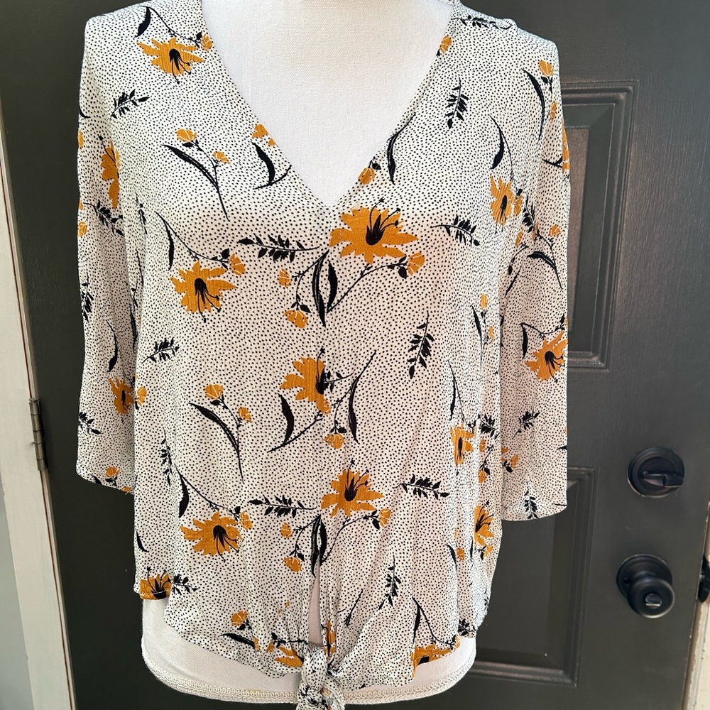 Mason & Belle Tie Front Blouse EUC Size Medium